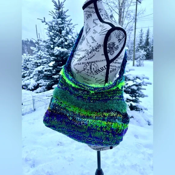 Vibrant Multicolor Knit Tote Bag - Picture 3 of 17